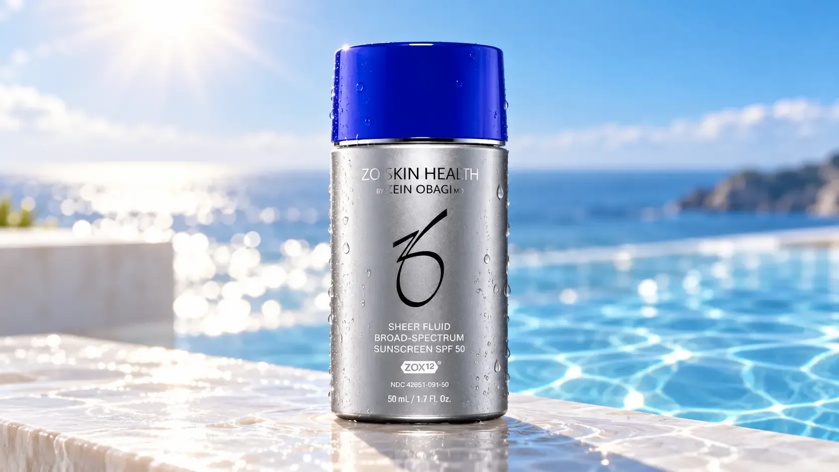 عبوة زو سكين هيلث شير فلويد SPF 50 50 مل في مشهد ساحلي مضيء يعبّر عن الحماية من أشعة الشمس